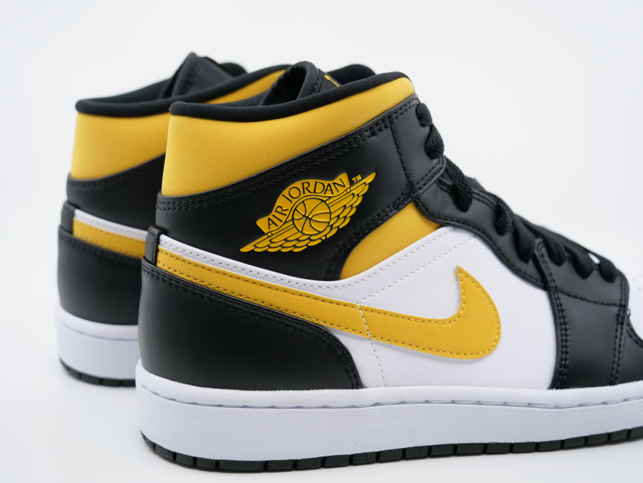 Jordan 1 Mid Pollen