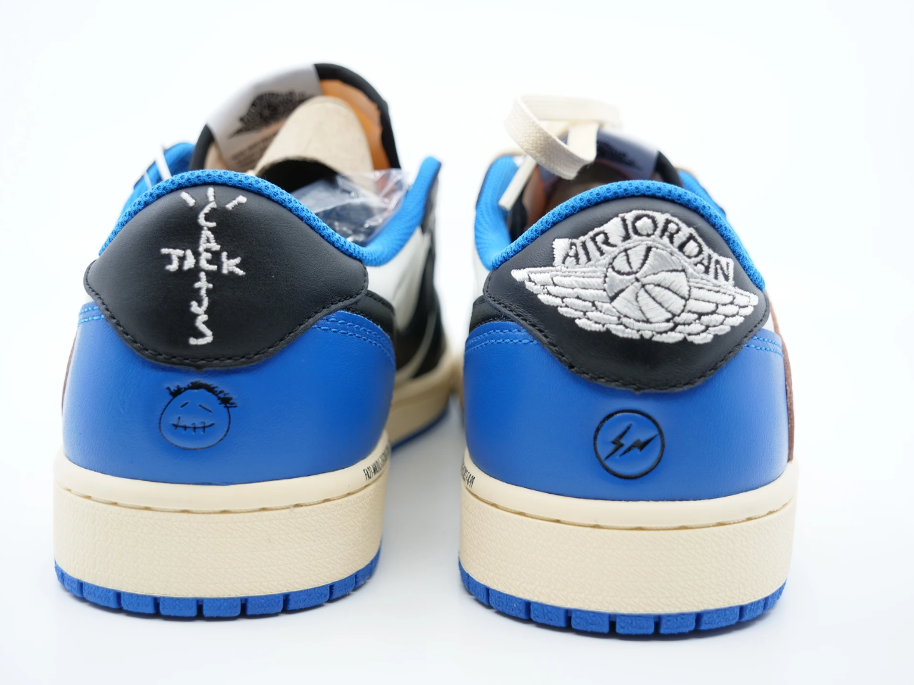 Jordan 1 Low Travis Scott x Fragment