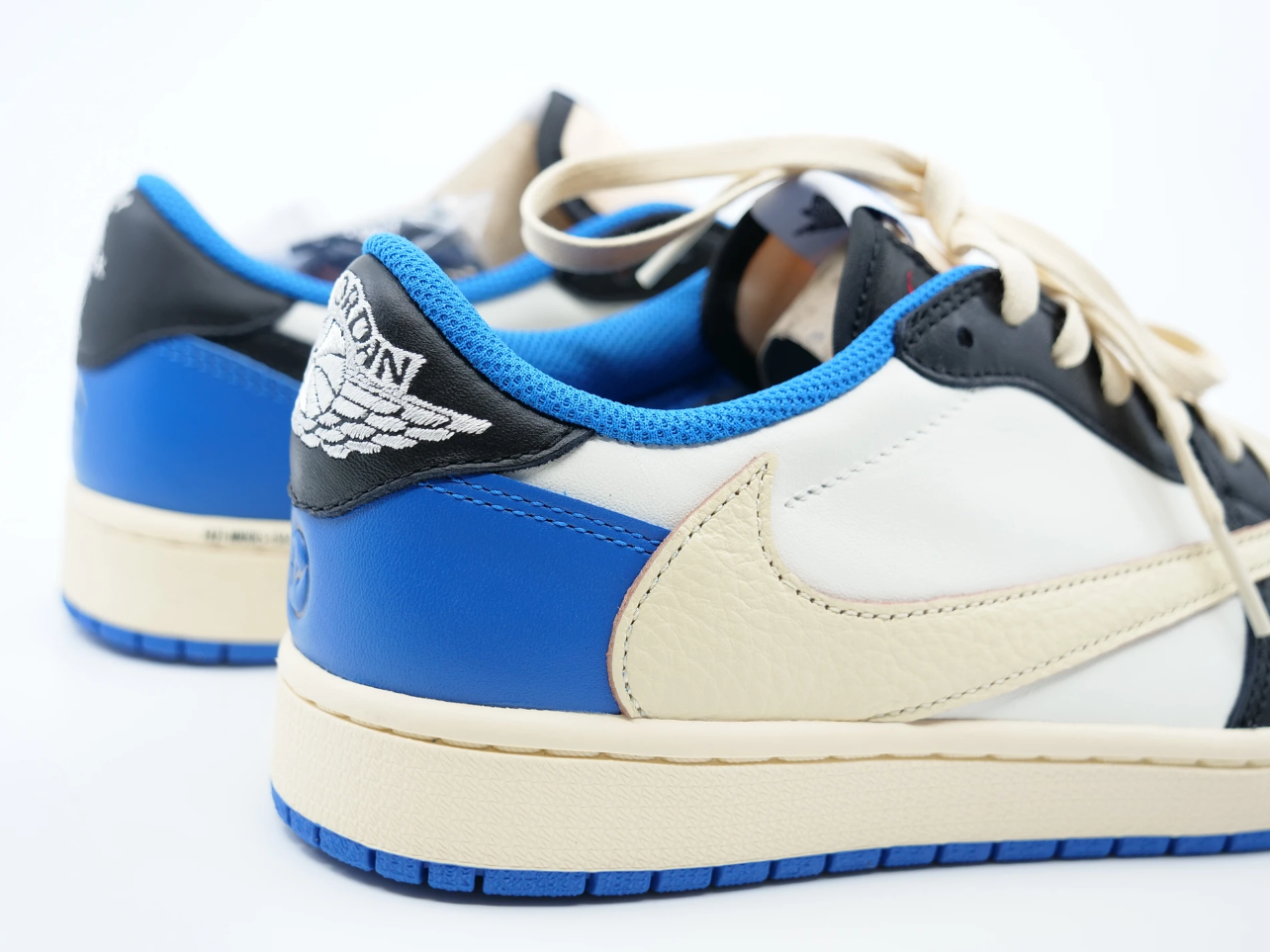 Jordan 1 Low Travis Scott x Fragment