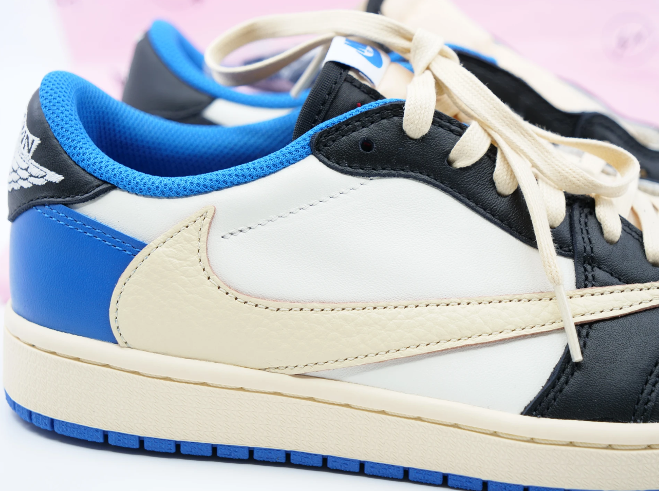 Jordan 1 Low Travis Scott x Fragment